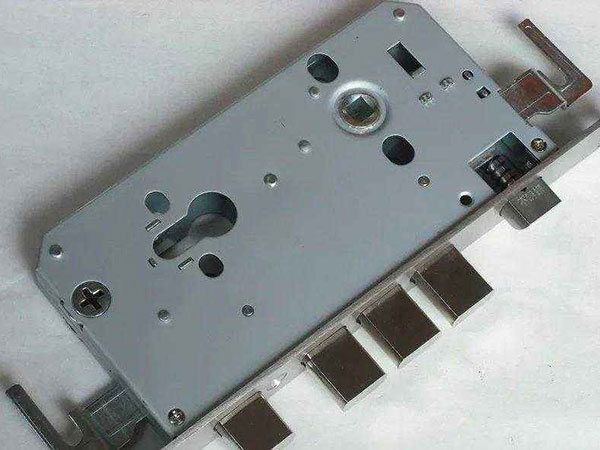 月湖24小时上门开锁公司