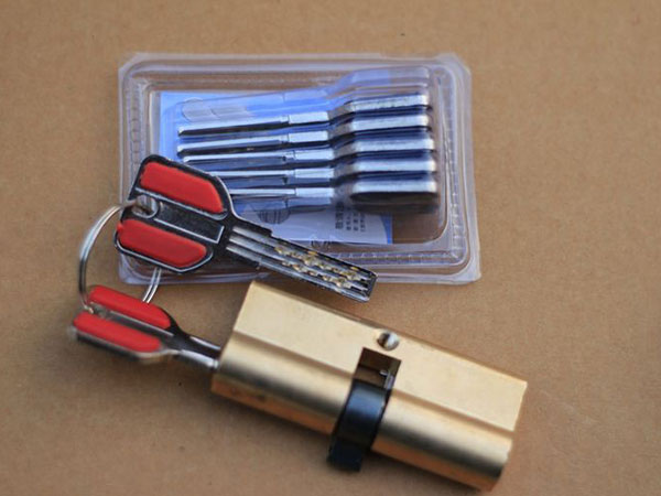 月湖24小时上门开锁公司